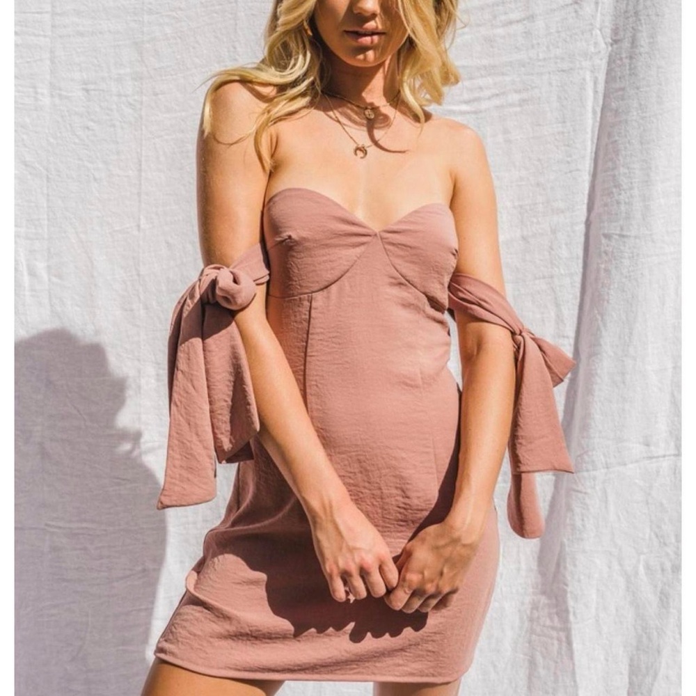 Chic Strapless Mauve Dress